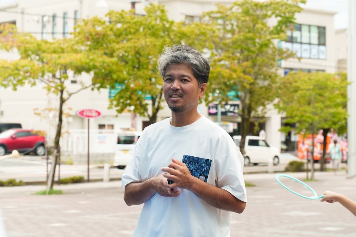 巨大シャボン玉イベントを率いたリーダーの上田さん