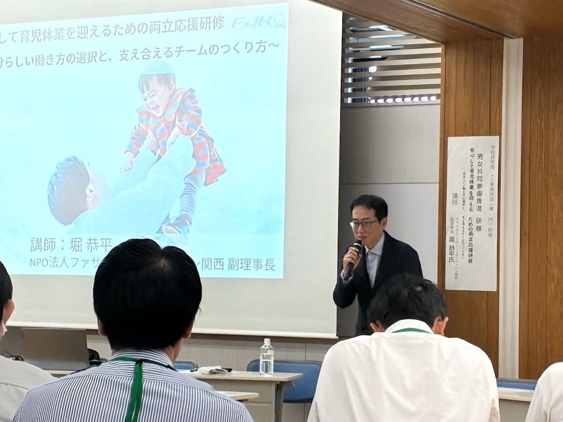 講演する堀副理事長
