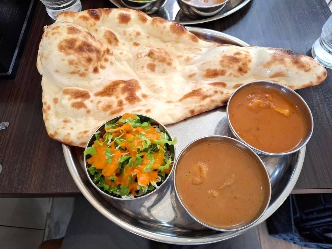 ランチのカレーとナン